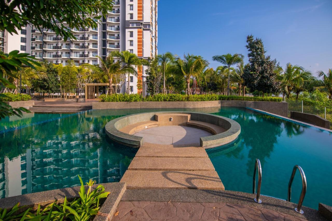 Timurbay By Seascape Kuantan Exterior photo